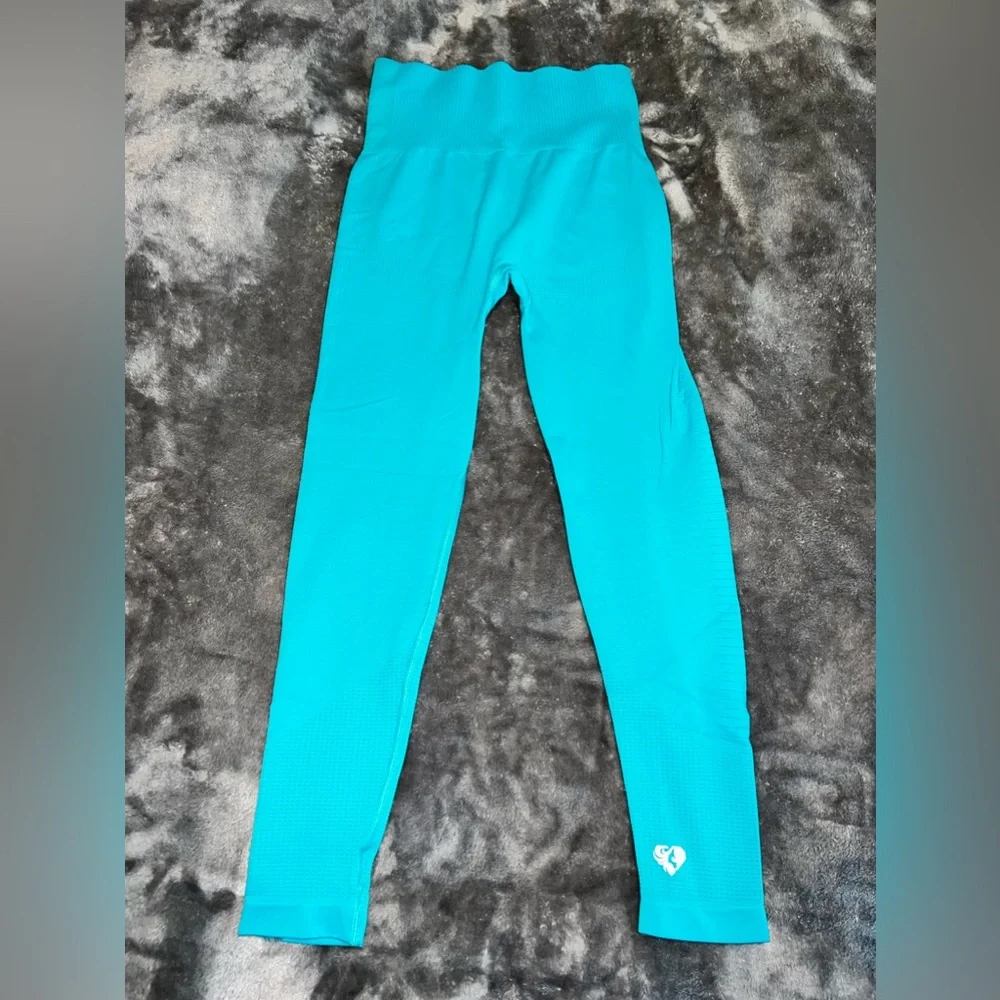 Women’s Best Leggings - Picture 3 of 4